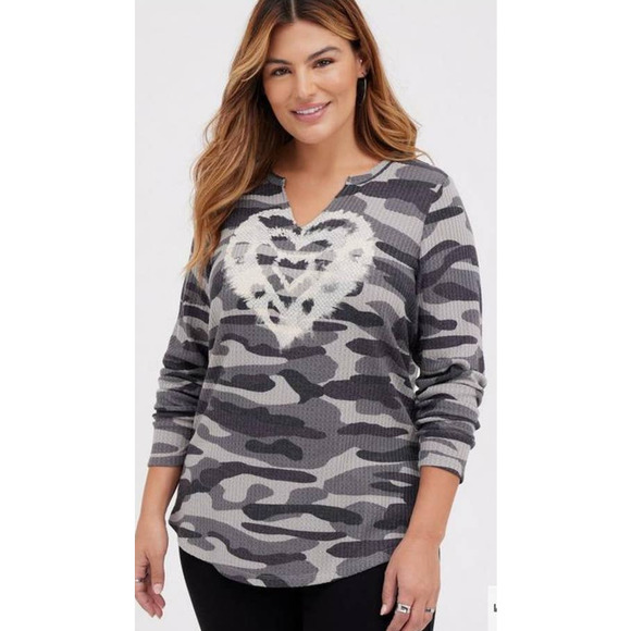 Torrid Women's Waffle Classic Tee  Heart Camo Grey Size 2XL - Picture 1 of 9